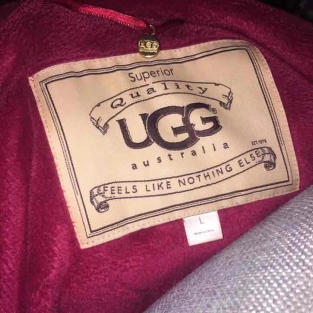 Red Ugg Robe - Picture 3 of 4